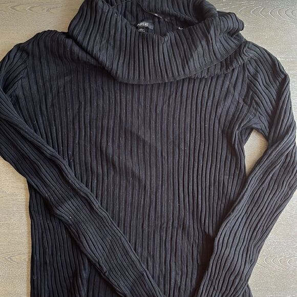 Peach, Gray, & Black turtlenecks - Picture 7 of 9